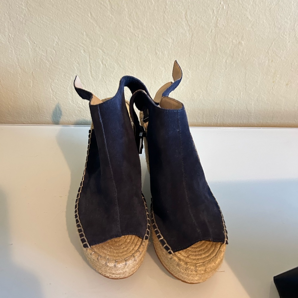 Kenneth Cole Navy Blue Wedges